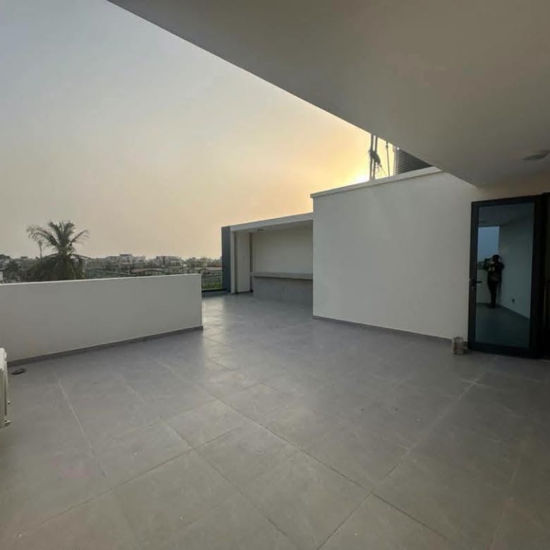 Villa avec piscine à vendre à Fidjrossè Club des Rois 20
