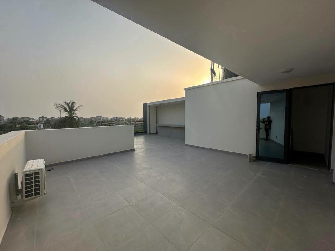 Villa avec piscine à vendre à Fidjrossè Club des Rois 20