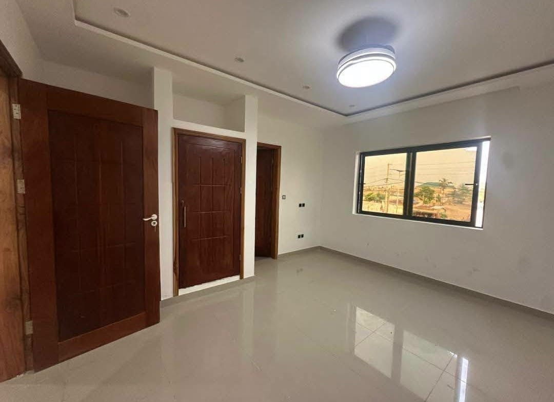 Villa avec piscine à vendre à Fidjrossè Club des Rois 4