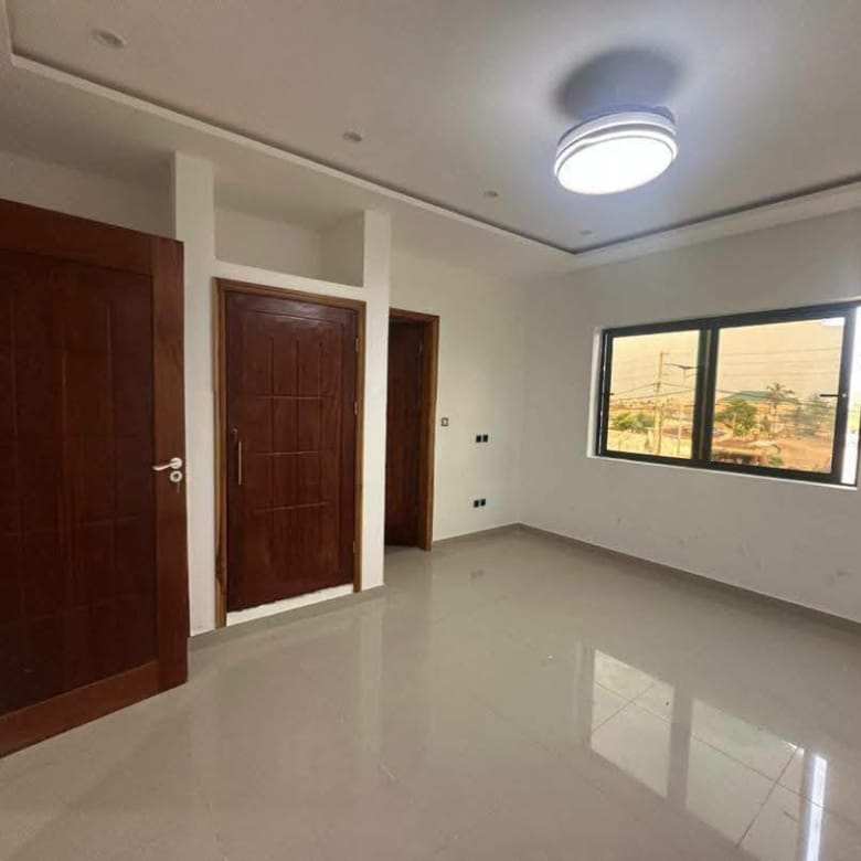 Villa avec piscine à vendre à Fidjrossè Club des Rois 4