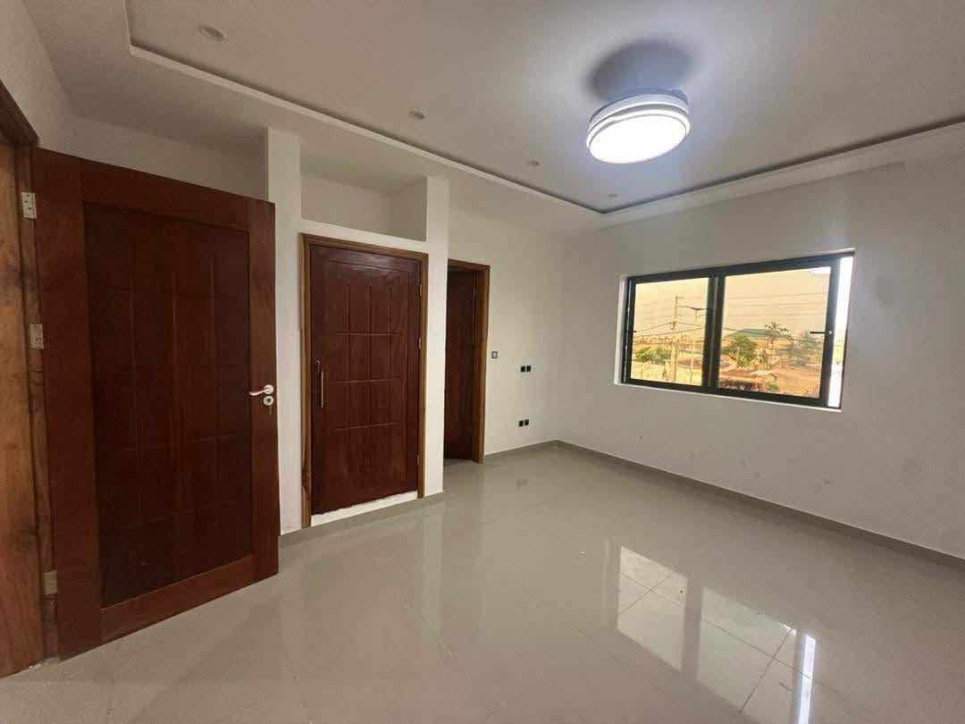 Villa avec piscine à vendre à Fidjrossè Club des Rois 4