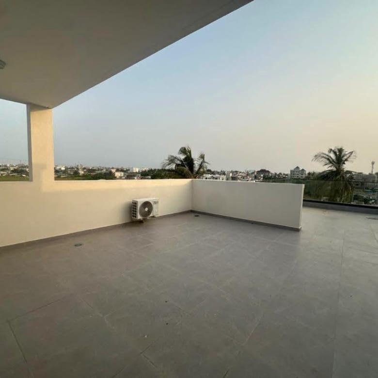 Villa avec piscine à vendre à Fidjrossè Club des Rois 6