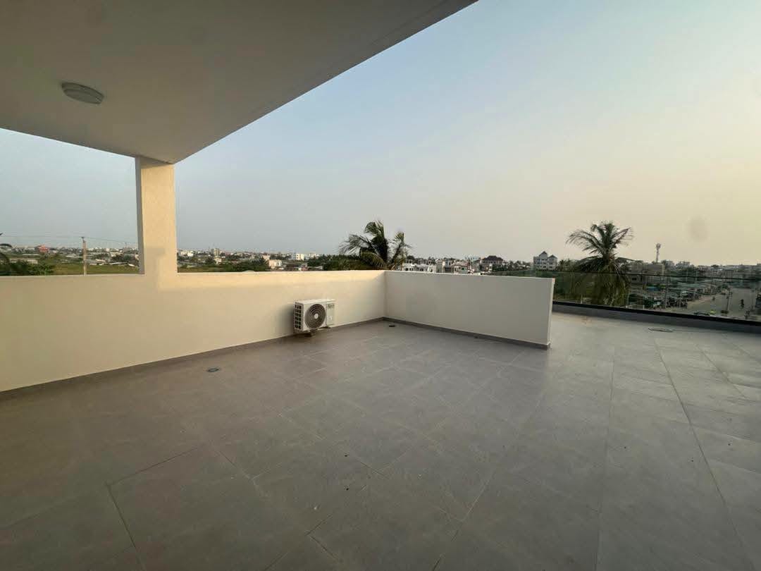 Villa avec piscine à vendre à Fidjrossè Club des Rois 6