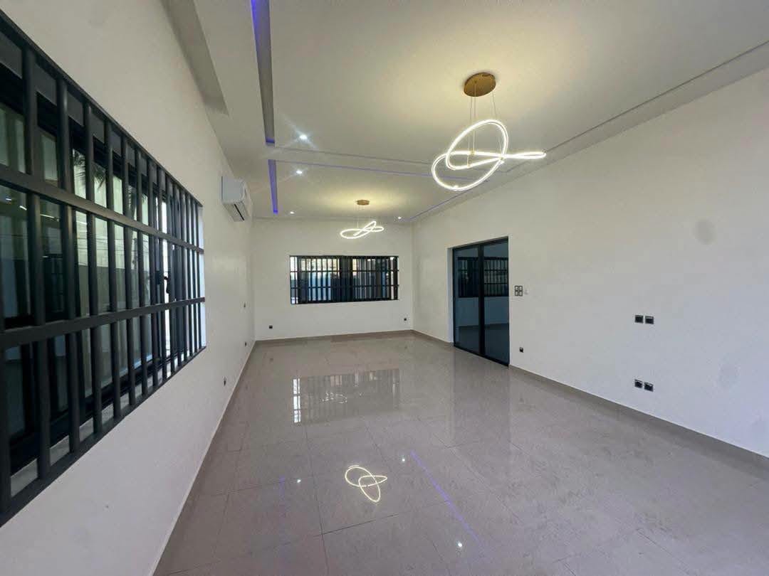 Villa avec piscine à vendre à Fidjrossè Club des Rois 7