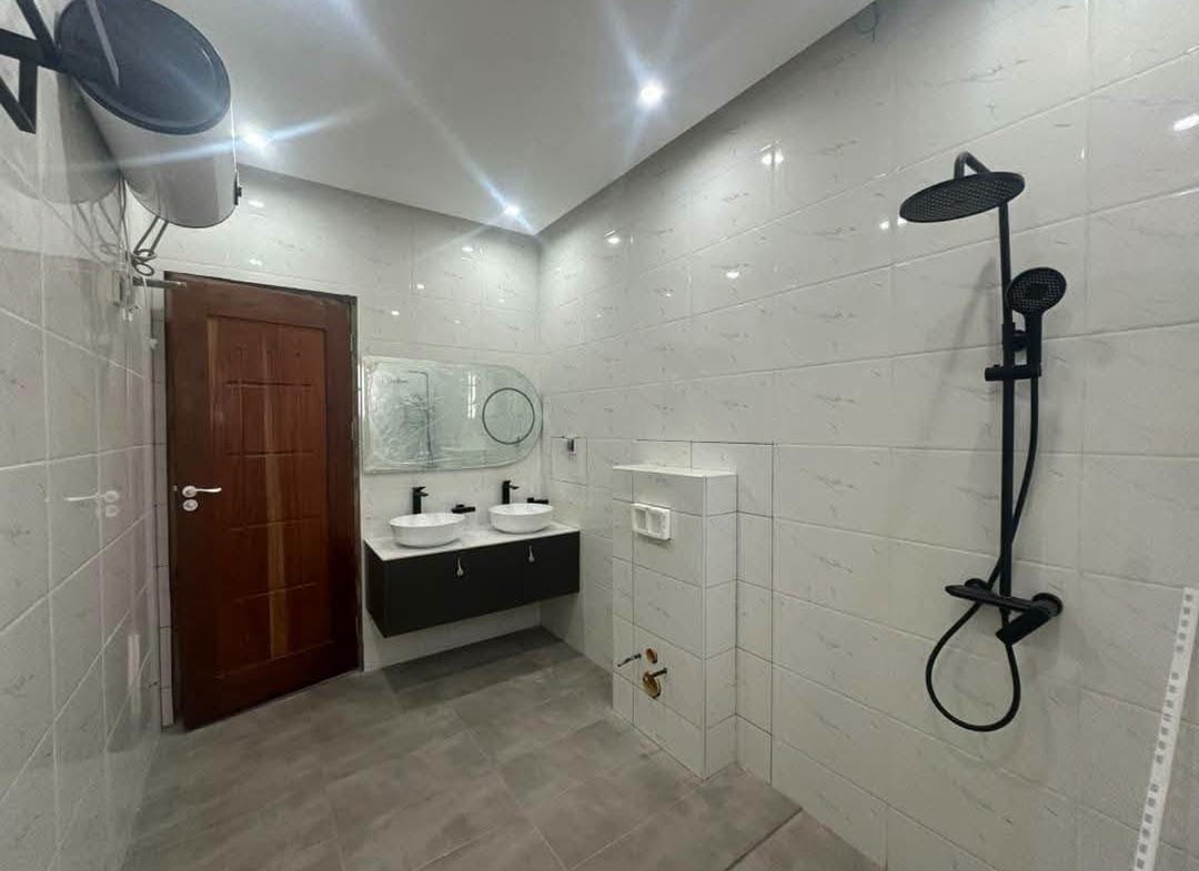 Villa avec piscine à vendre à Fidjrossè Club des Rois 8