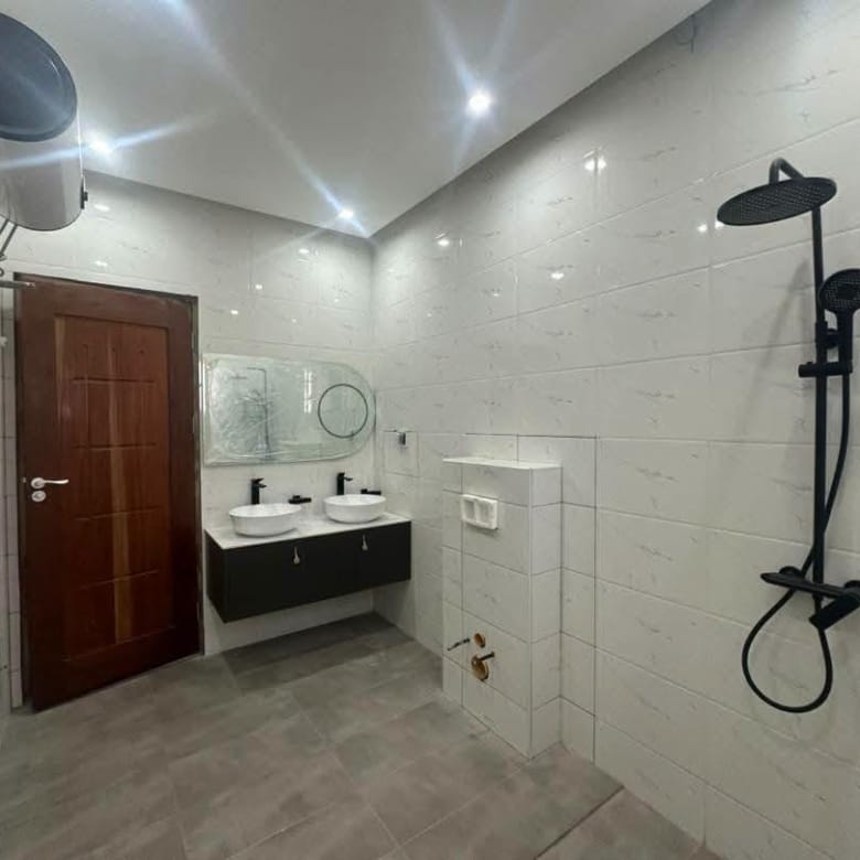 Villa avec piscine à vendre à Fidjrossè Club des Rois 8