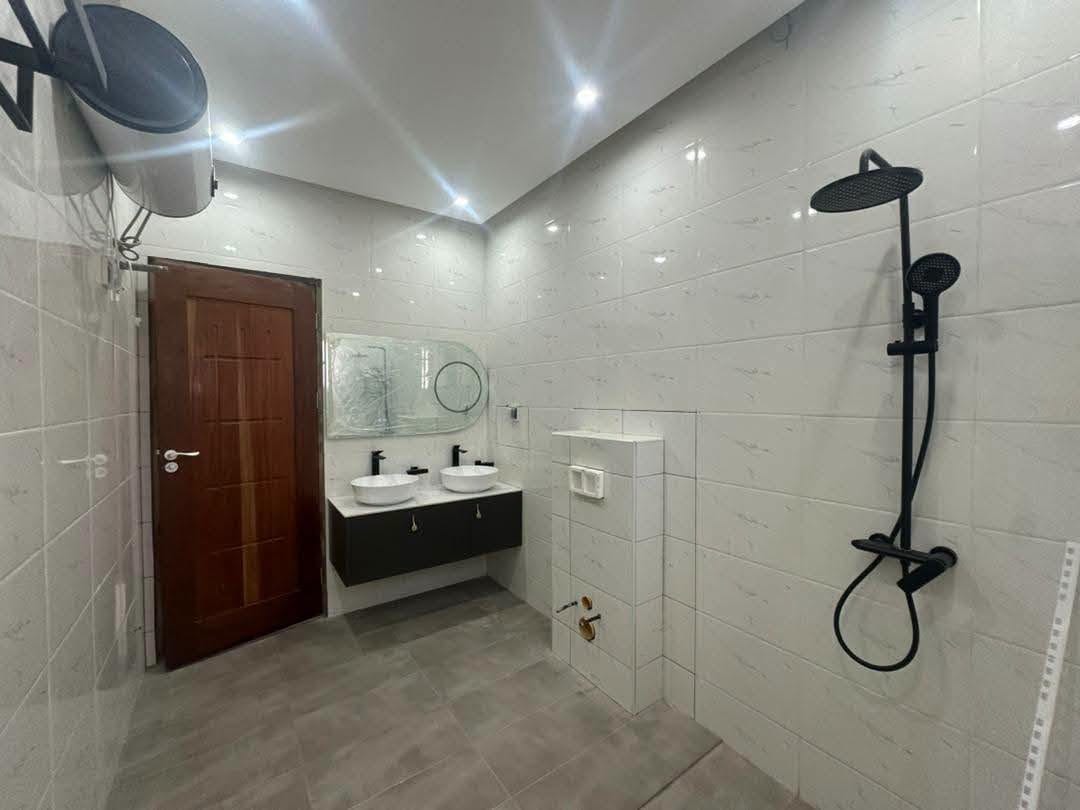 Villa avec piscine à vendre à Fidjrossè Club des Rois 8