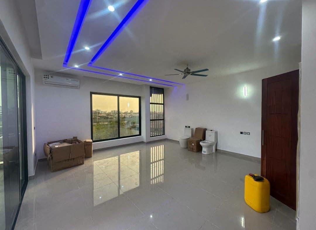 Villa avec piscine à vendre à Fidjrossè Club des Rois 9