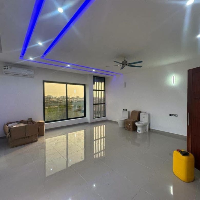 Villa avec piscine à vendre à Fidjrossè Club des Rois 9