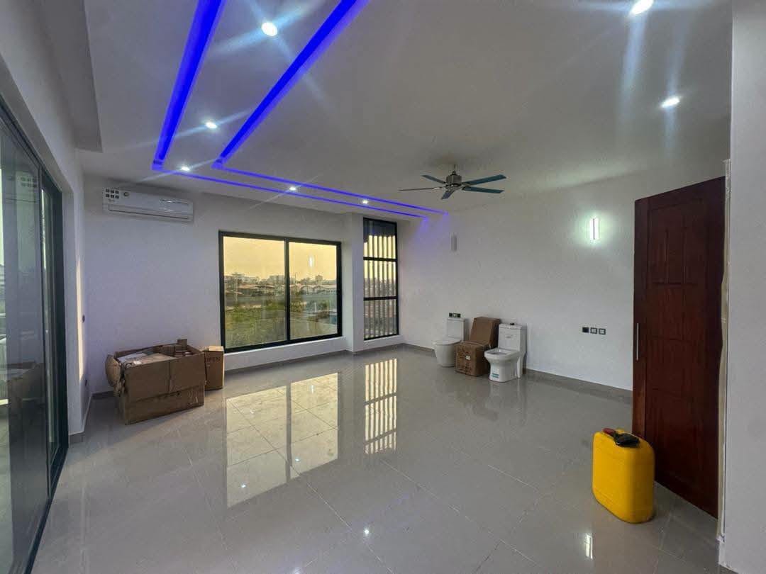 Villa avec piscine à vendre à Fidjrossè Club des Rois 9