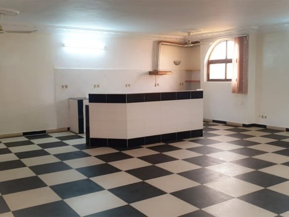 Villa avec piscine à vendre à Fidjrossè Houénoussou 11