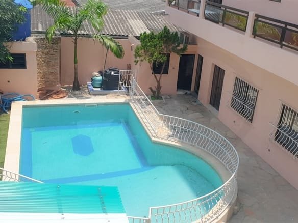 Villa avec piscine à vendre à Fidjrossè Houénoussou 2
