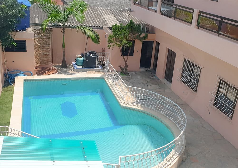 Villa avec piscine à vendre à Fidjrossè Houénoussou 2