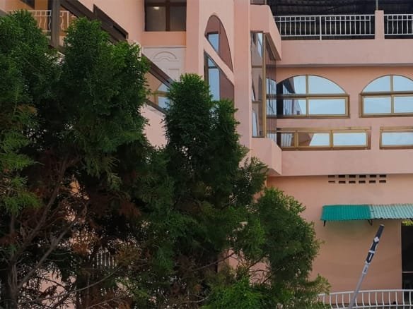 Villa avec piscine à vendre à Fidjrossè Houénoussou 9