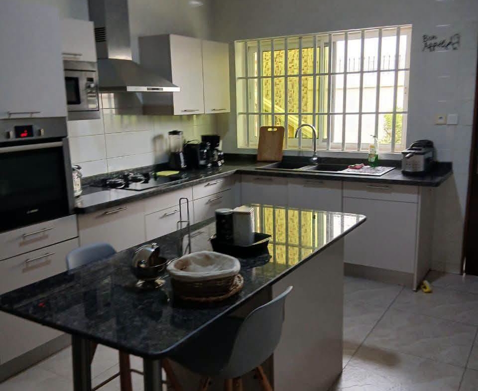 Villa de 3 chambres avec jardin à Fidjrossè 10