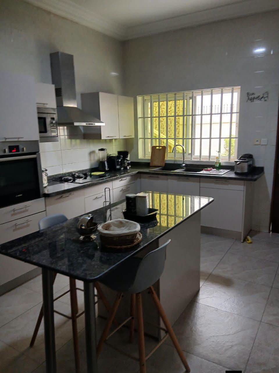 Villa de 3 chambres avec jardin à Fidjrossè 10