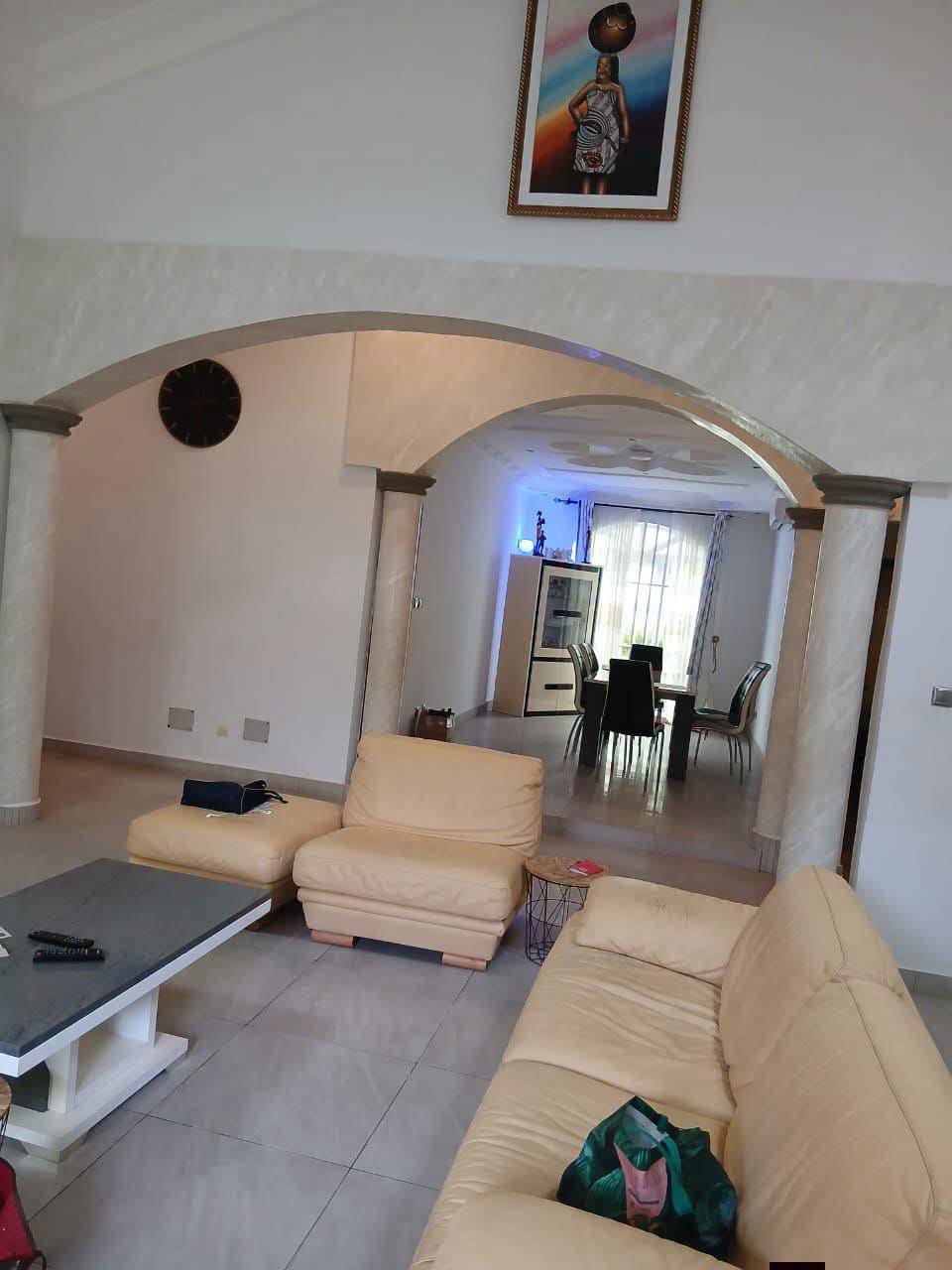 Villa de 3 chambres avec jardin à Fidjrossè 4
