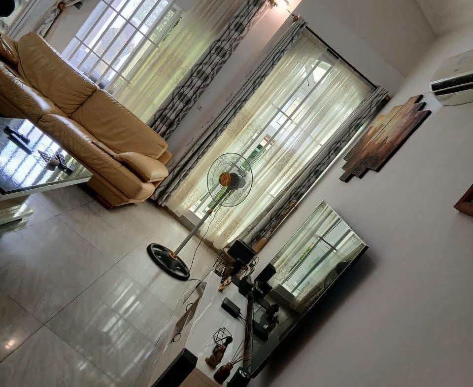 Villa de 3 chambres avec jardin à Fidjrossè 6