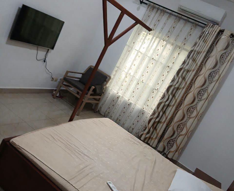 Villa de 3 chambres avec jardin à Fidjrossè 9