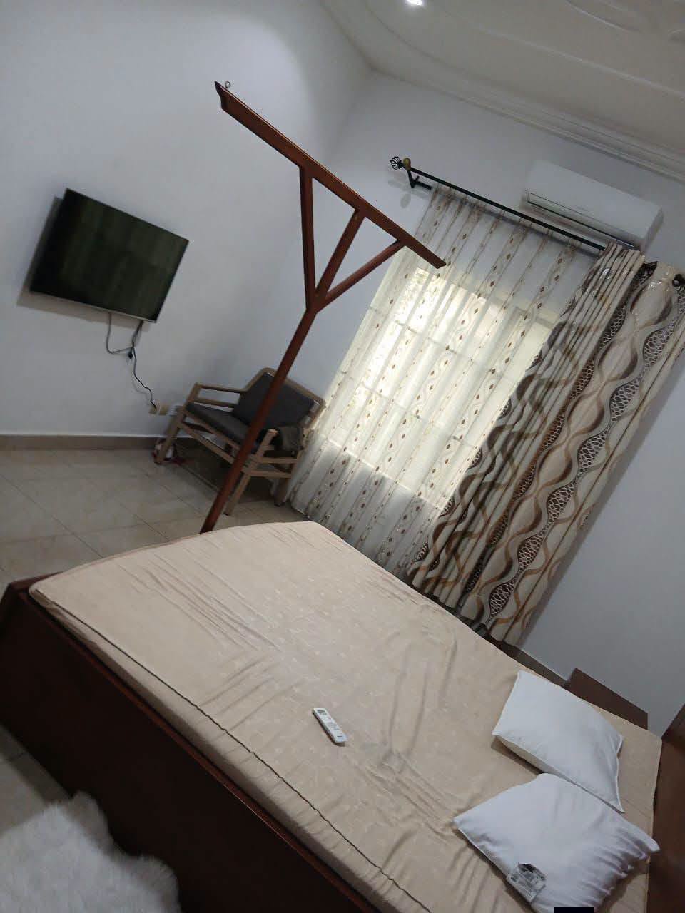 Villa de 3 chambres avec jardin à Fidjrossè 9