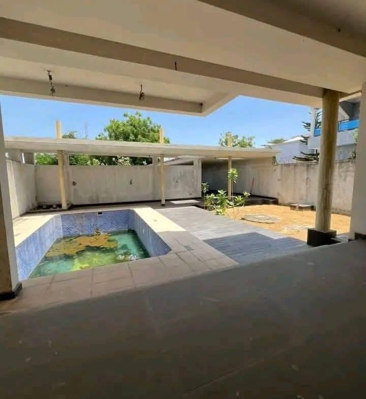 Villa de 5 chambres avec piscine à Akpakpa CEN SAD