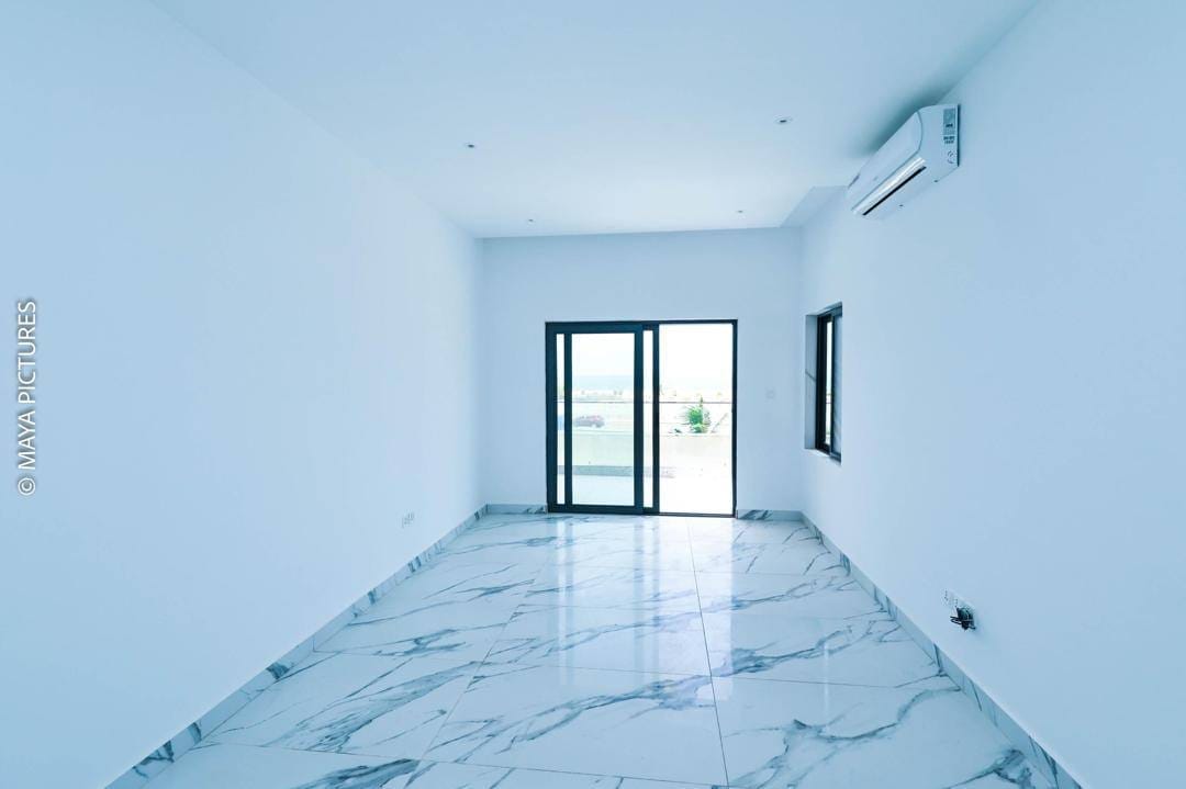 Villa de luxe avec vue imprenable sur l’océan à Fidjrossè Plage 10