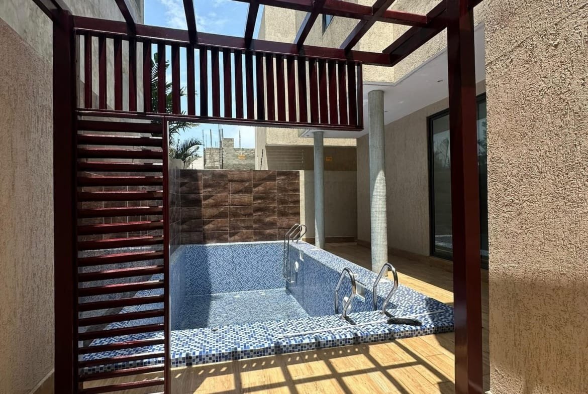 Villa de luxe avec vue imprenable sur l’océan à Fidjrossè Plage 16