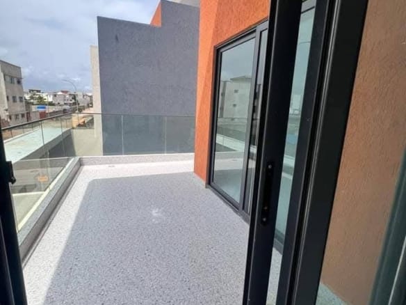 Villa de luxe avec vue imprenable sur l’océan à Fidjrossè Plage 18