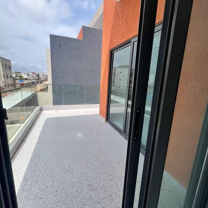 Villa de luxe avec vue imprenable sur l’océan à Fidjrossè Plage 18