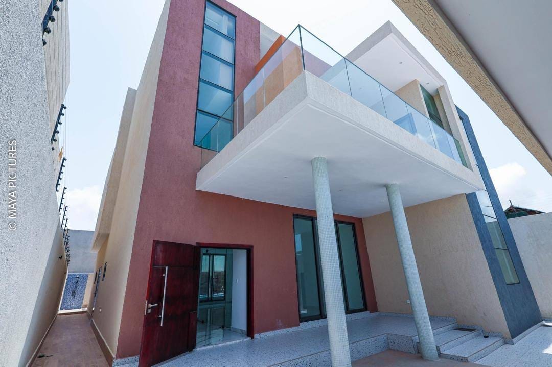 Villa de luxe avec vue imprenable sur l’océan à Fidjrossè Plage 2