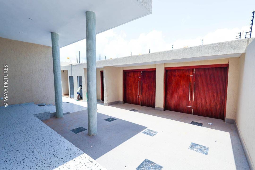 Villa de luxe avec vue imprenable sur l’océan à Fidjrossè Plage 9