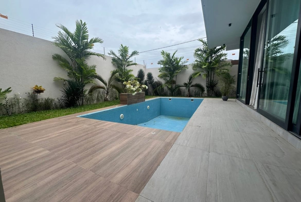 Villa de prestige avec jardin et piscine à Akpakpa 0