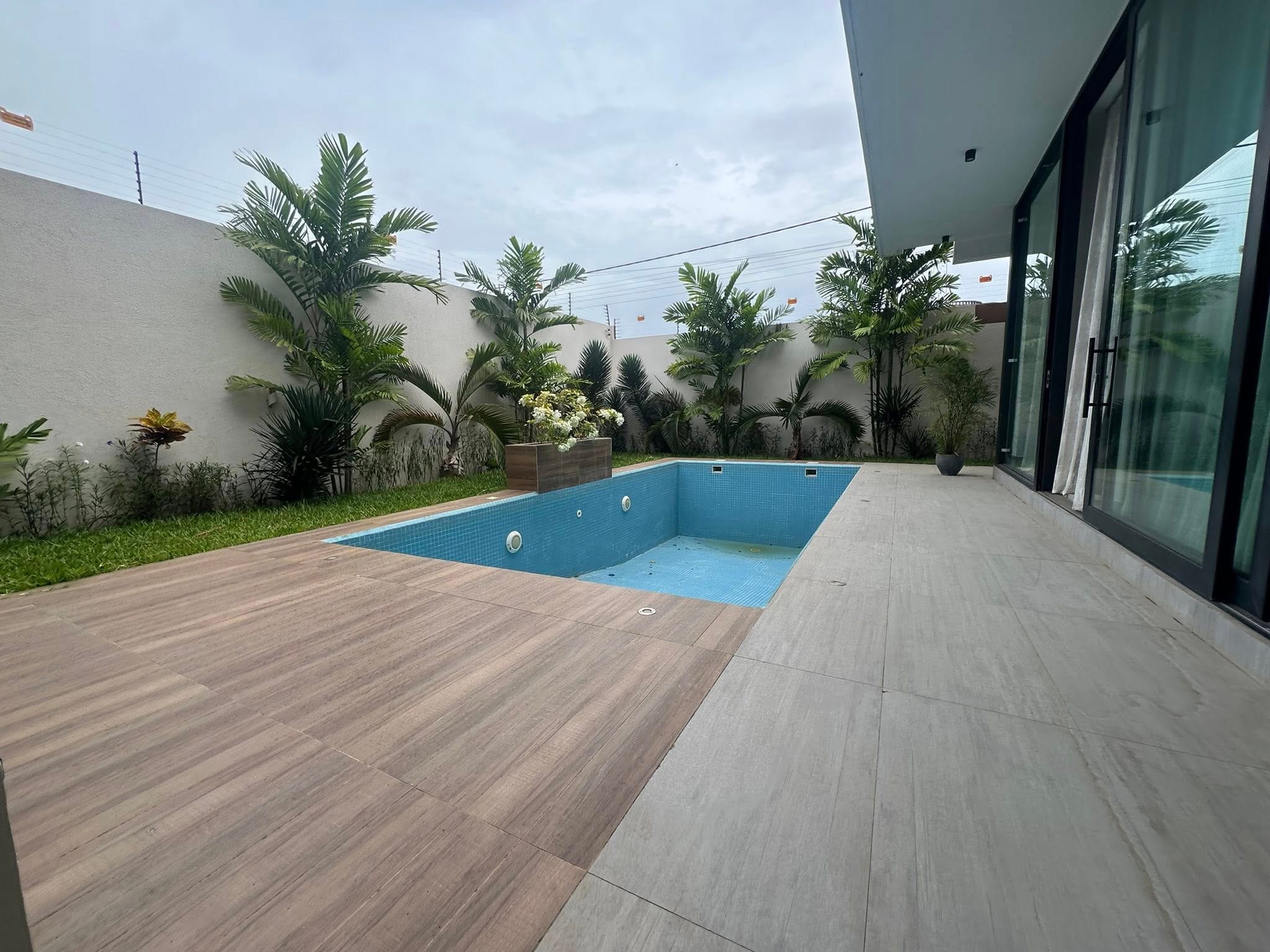 Villa de prestige avec jardin et piscine à Akpakpa 0