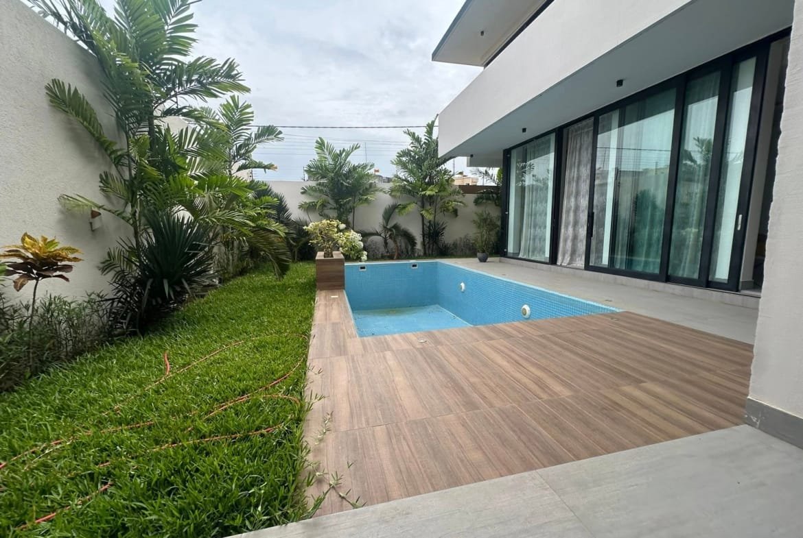 Villa de prestige avec jardin et piscine à Akpakpa