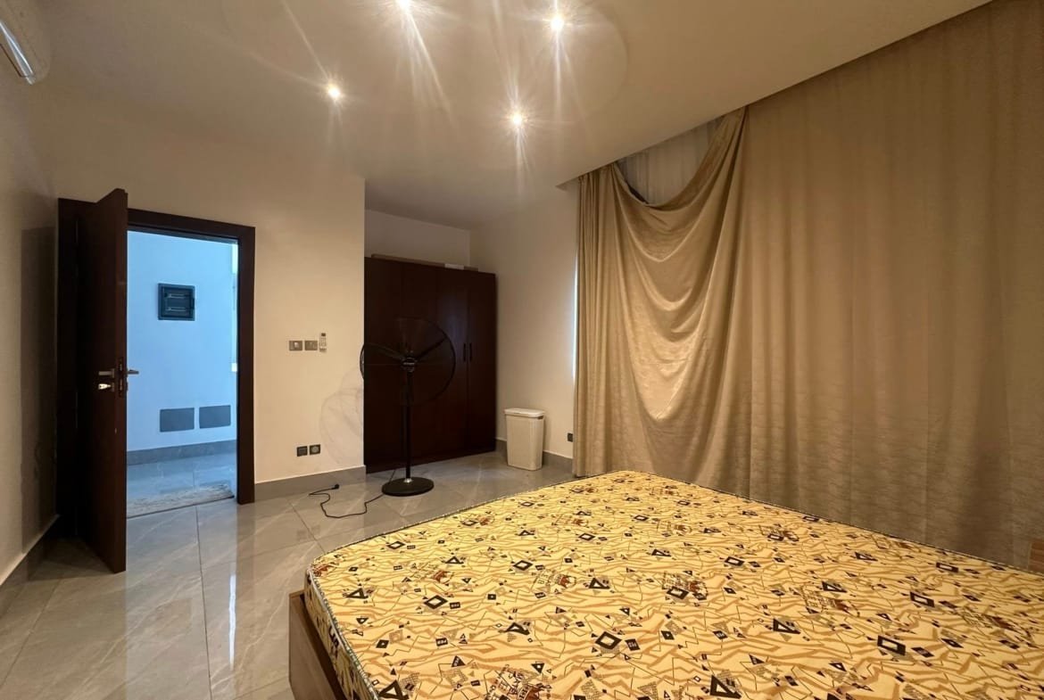 Villa de prestige avec jardin et piscine à Akpakpa 12
