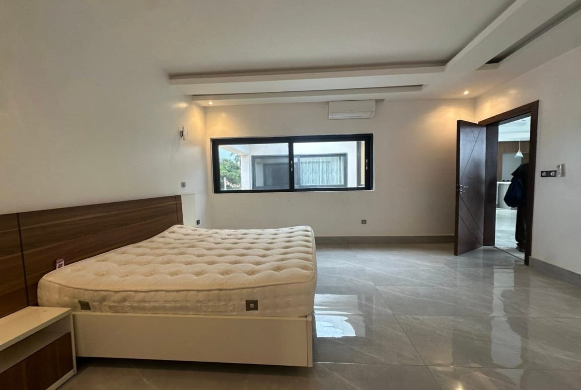 Villa de prestige avec jardin et piscine à Akpakpa 13