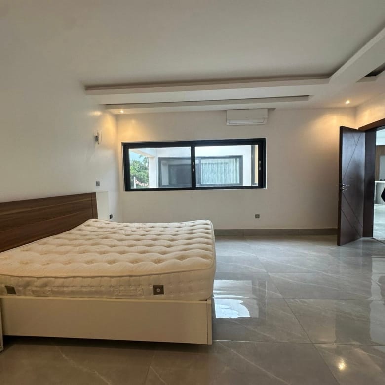 Villa de prestige avec jardin et piscine à Akpakpa 13