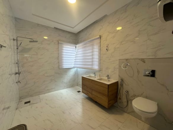 Villa de prestige avec jardin et piscine à Akpakpa 15