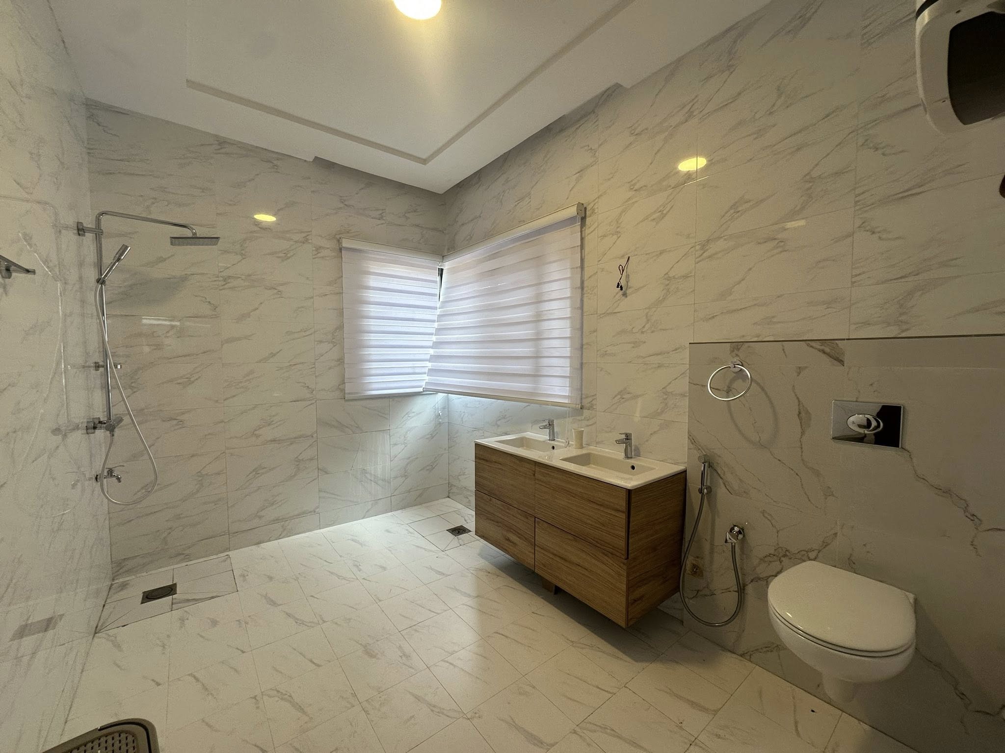 Villa de prestige avec jardin et piscine à Akpakpa 15