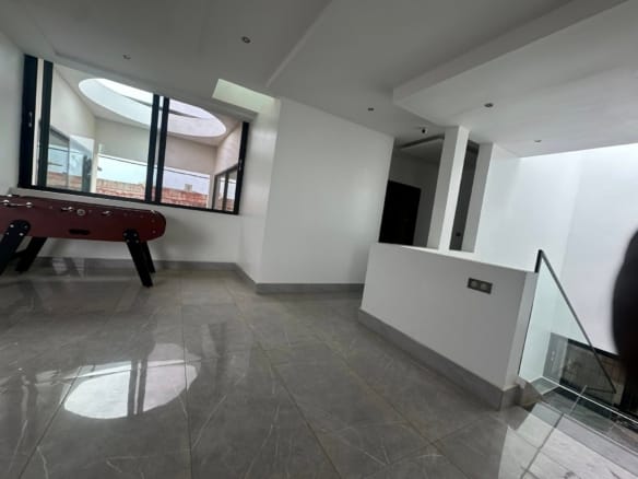 Villa de prestige avec jardin et piscine à Akpakpa 16