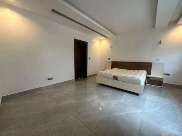 Villa de prestige avec jardin et piscine à Akpakpa 18