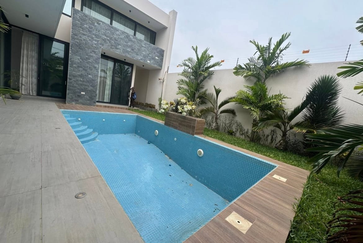 Villa de prestige avec jardin et piscine à Akpakpa 3