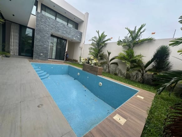 Villa de prestige avec jardin et piscine à Akpakpa 3
