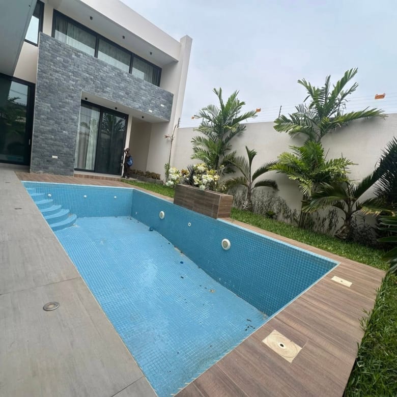 Villa de prestige avec jardin et piscine à Akpakpa 3