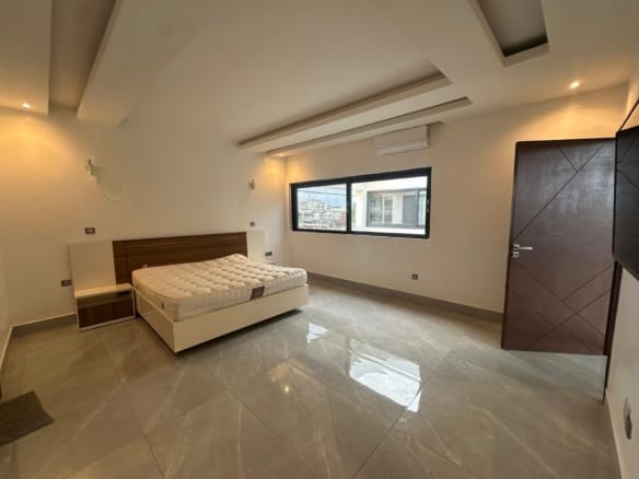Villa de prestige avec jardin et piscine à Akpakpa 4