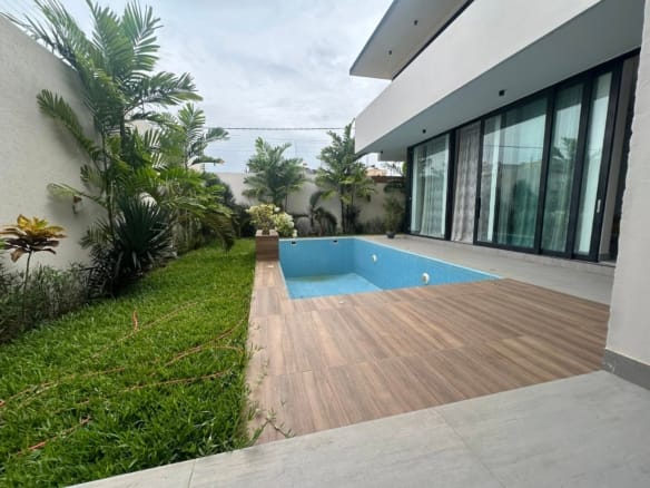 Villa de prestige avec jardin et piscine à Akpakpa