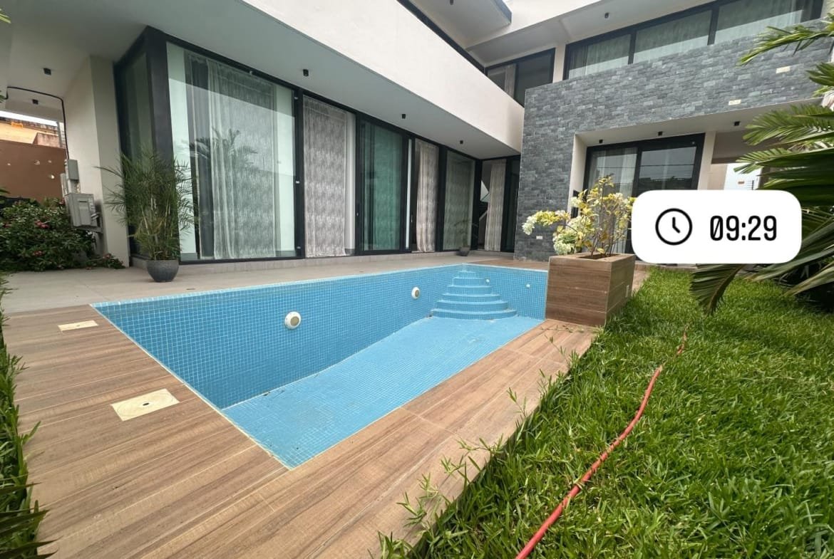 Villa de prestige avec jardin et piscine à Akpakpa 7