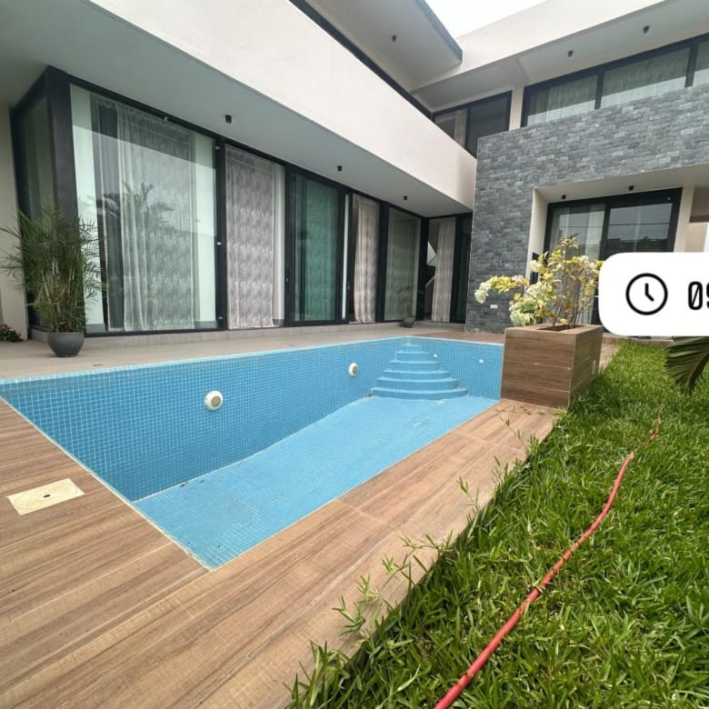 Villa de prestige avec jardin et piscine à Akpakpa 7