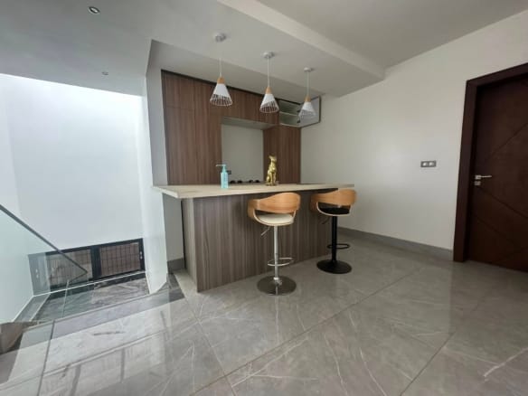 Villa de prestige avec jardin et piscine à Akpakpa 8