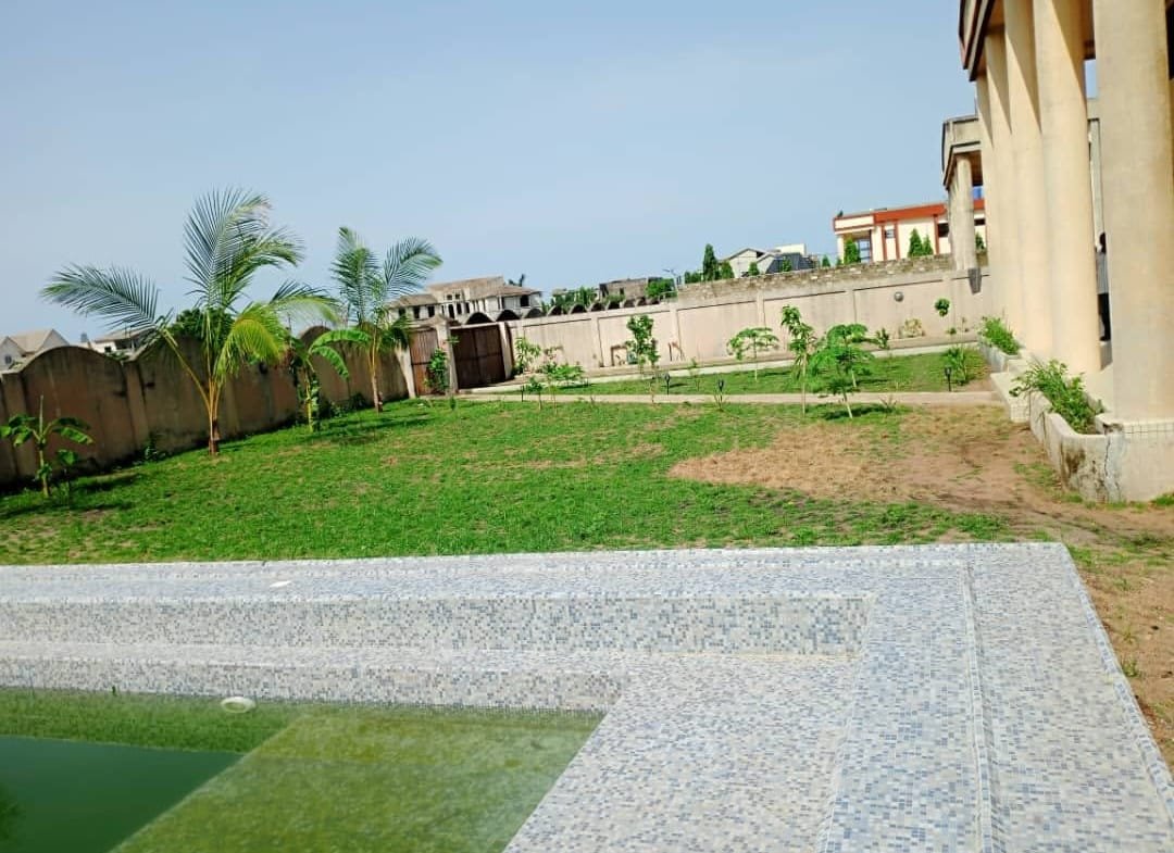 Villa de prestige avec piscine à Akpakpa CEN SAD